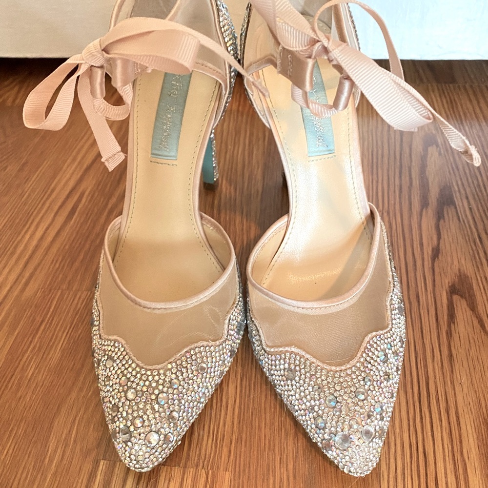 NWOT bridal shoes - Blue Betsey Johnson -champagne